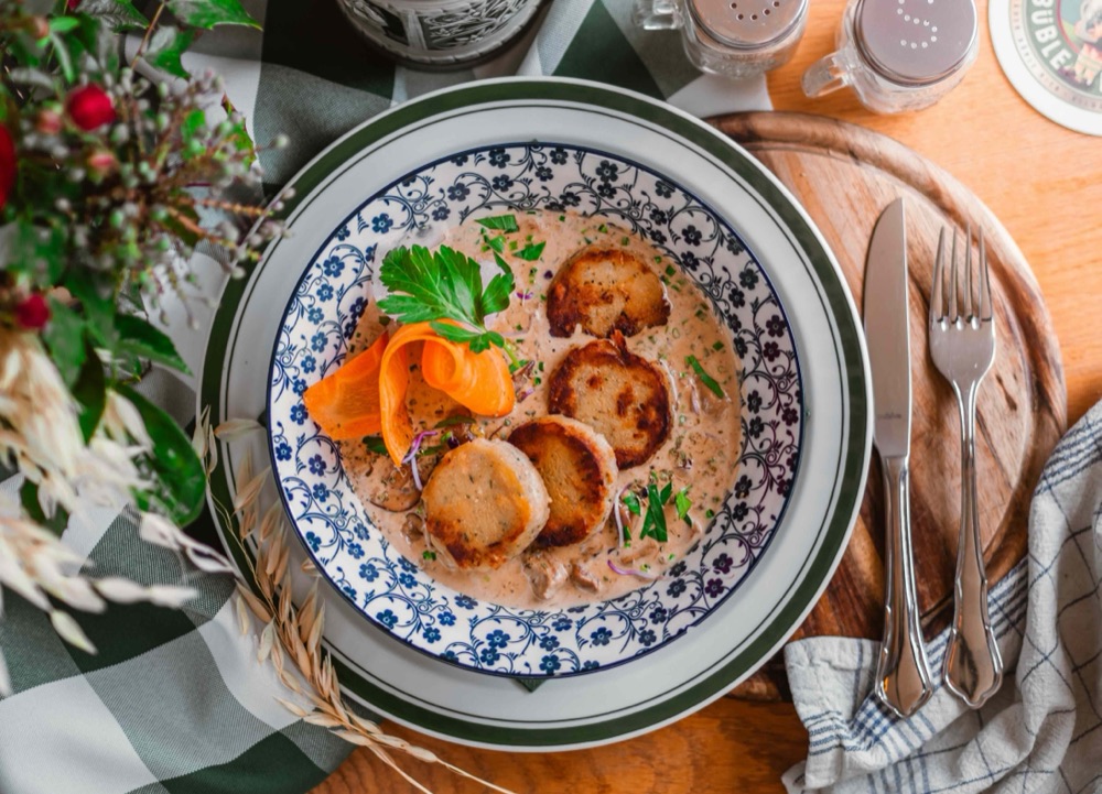 Rahmschwammerl mit Brez'n-Knödel
